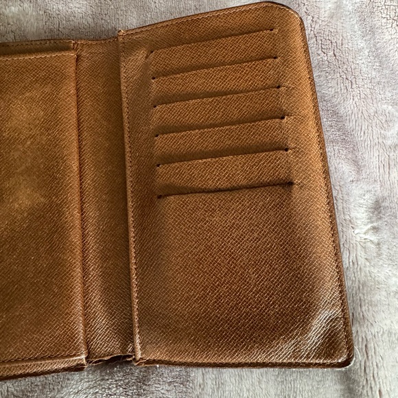 Louis Vuitton Wallet Authentic - Picture 4 of 8